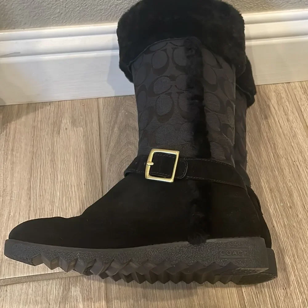 Coach Deeann Authentic Buckle Traditional C Sign Fur Boots Woman’s’ size 5.5